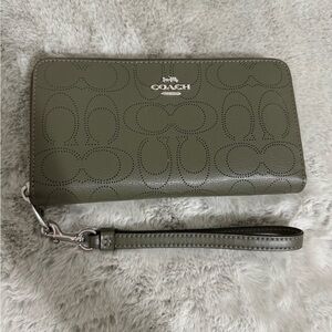 Like New Coach Long Zip Around Wallet Signature Leather